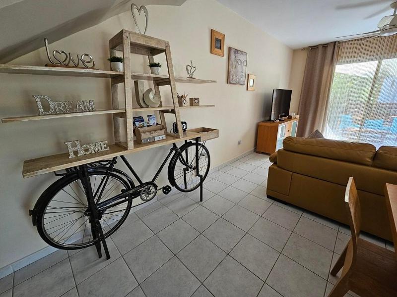 Iris Village Apartament *