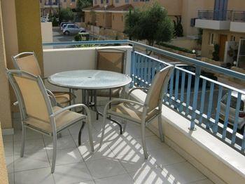 Iris Village Apartament *